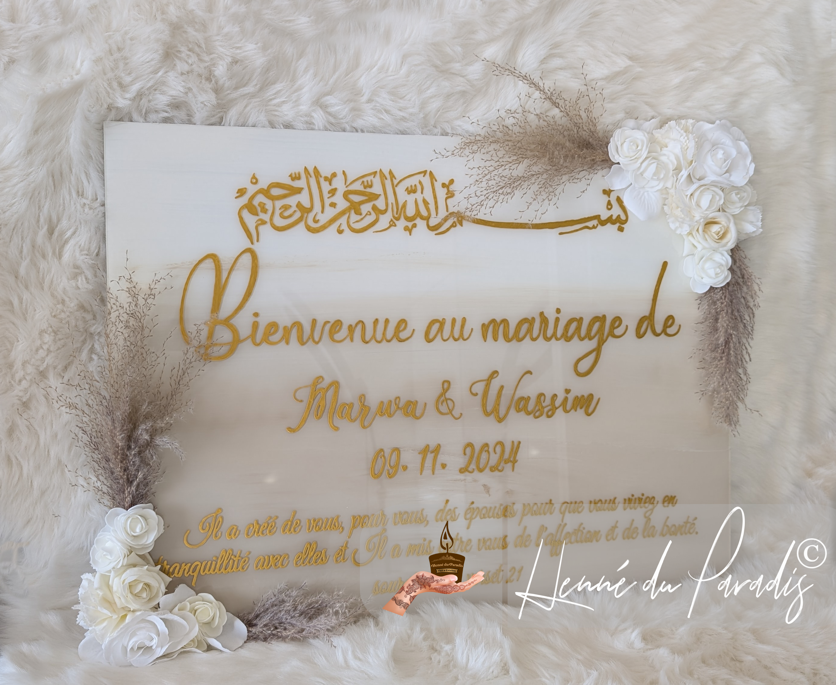 Panneau de bienvenue en plexiglas transparent avec prénoms des mariés, design personnalisé et élégant pour décoration de mariage ou tout évènement, IDF, Paris,