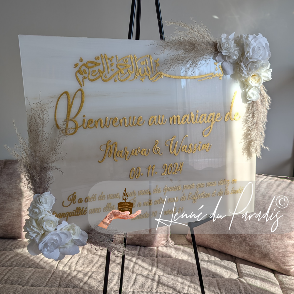 Panneau de bienvenue en plexiglas transparent avec prénoms des mariés, design personnalisé et élégant pour décoration de mariage ou tout évènement, IDF, Paris,