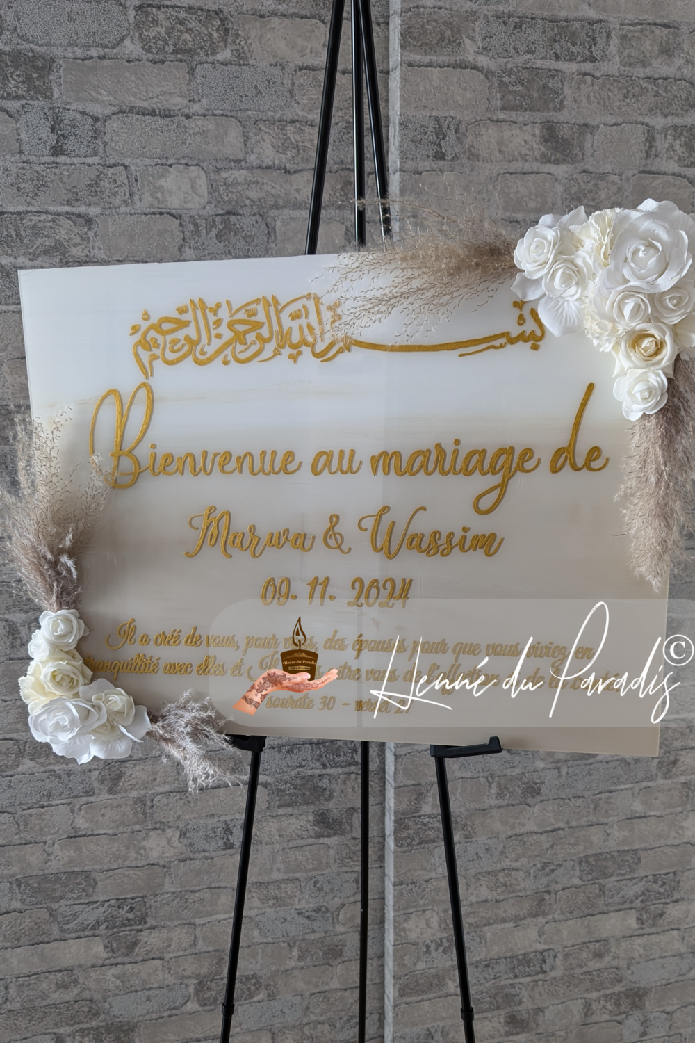 Panneau de bienvenue en plexiglas transparent avec prénoms des mariés, design personnalisé et élégant pour décoration de mariage ou tout évènement, IDF, Paris,